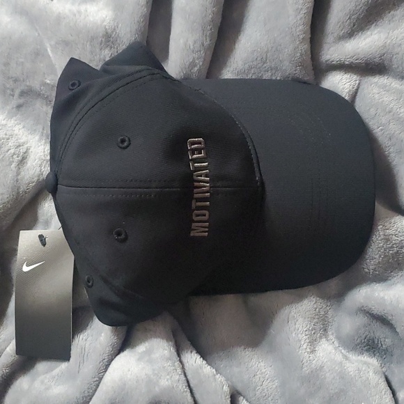 Nike Accessories - Nike - Unisex 'MOTIVATED' Cap